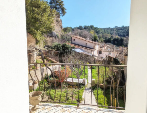 chambre avec vue sur le jardin